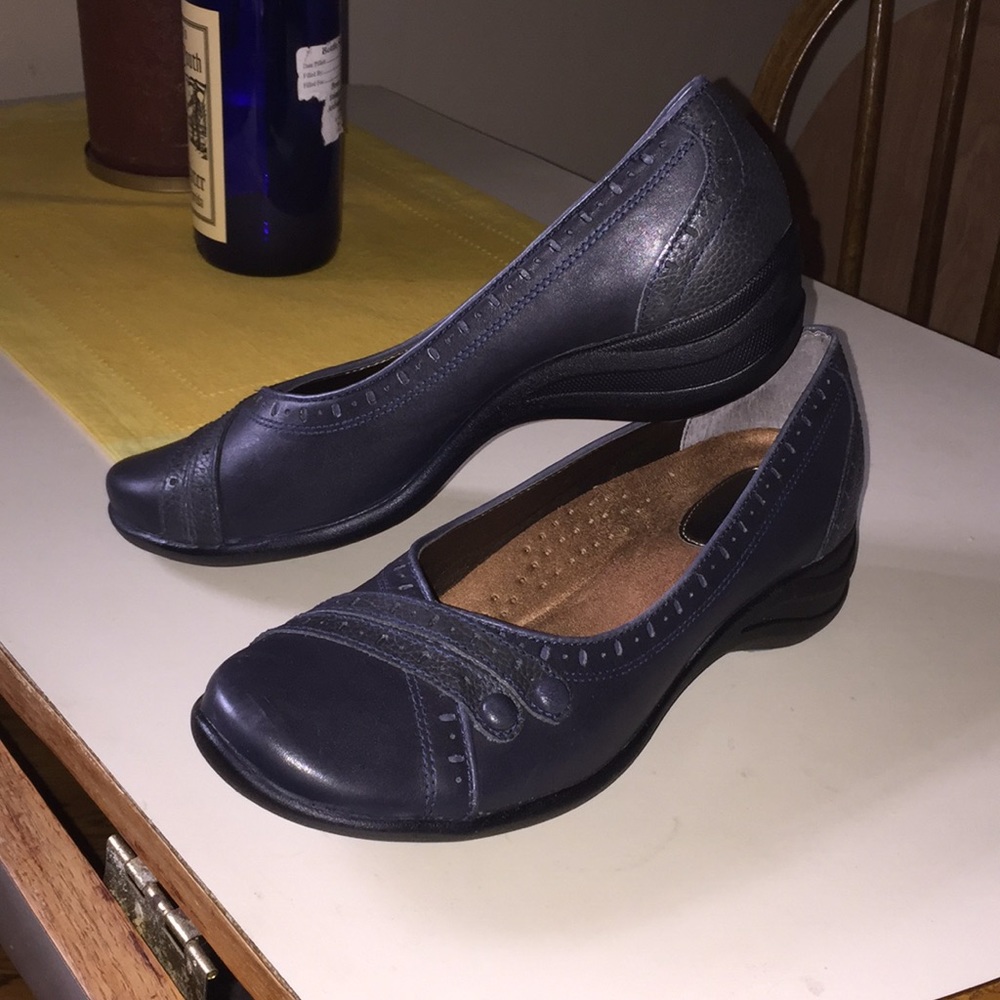 Like new Hush Puppies! So incredibly comfy!